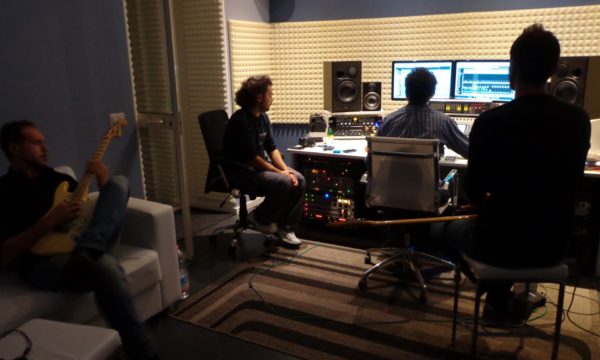 Session di registrazione di basso e chitarra per Ultreia, nuovo album di Randone in uscita alla fine di quest'anno